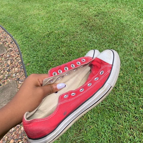 RED CHUCK TAYLOR CONVERSE - Picture 1 of 3